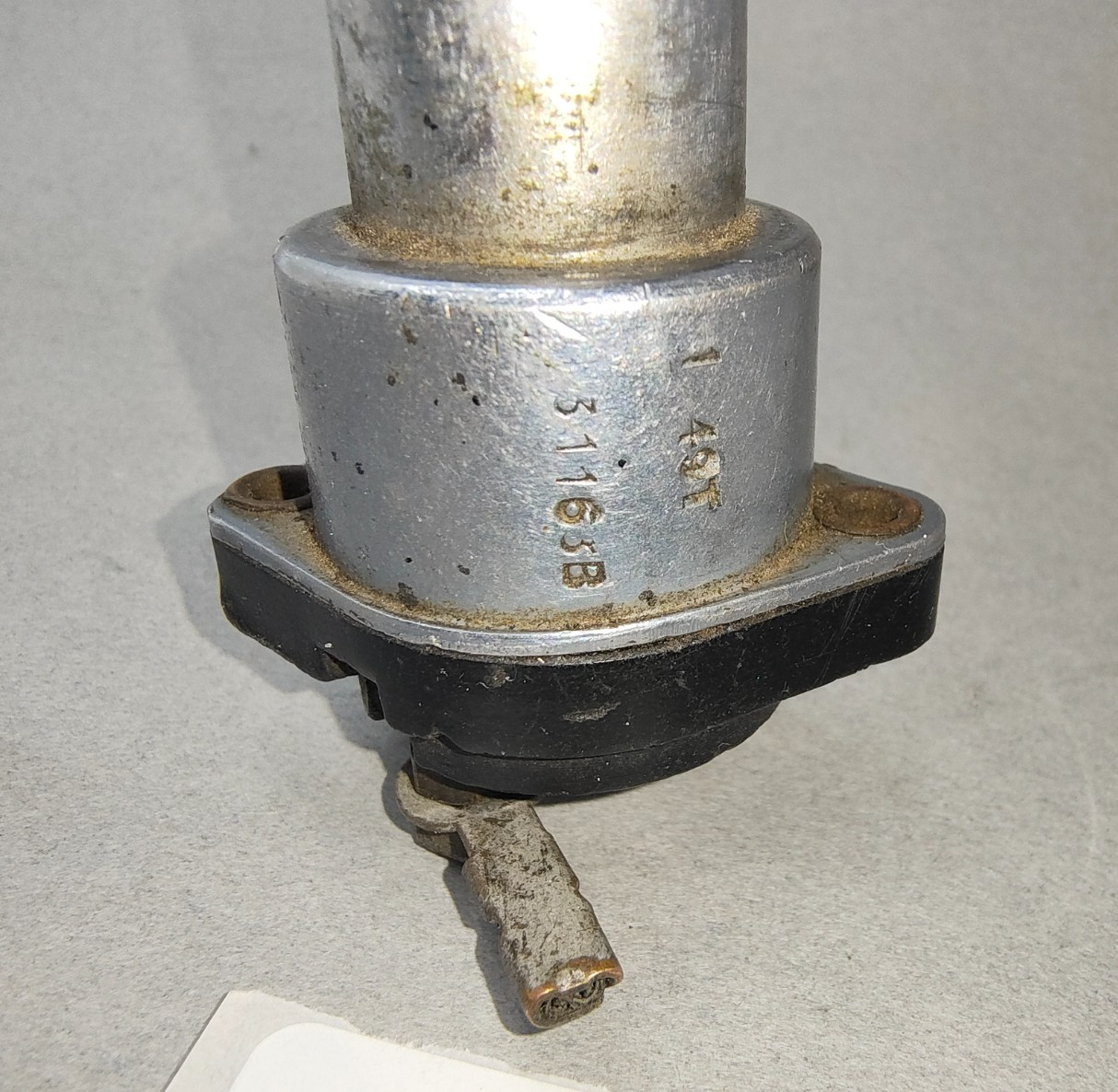 Original used Lucas Model S45 31163B ON/OFF ignition switch with key4