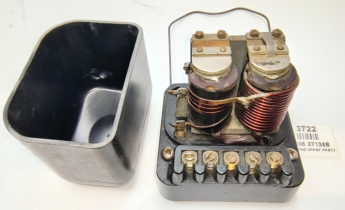 LUCAS Original vintage used RB106-1 37138B 12 Volt Regulator/Control Box8