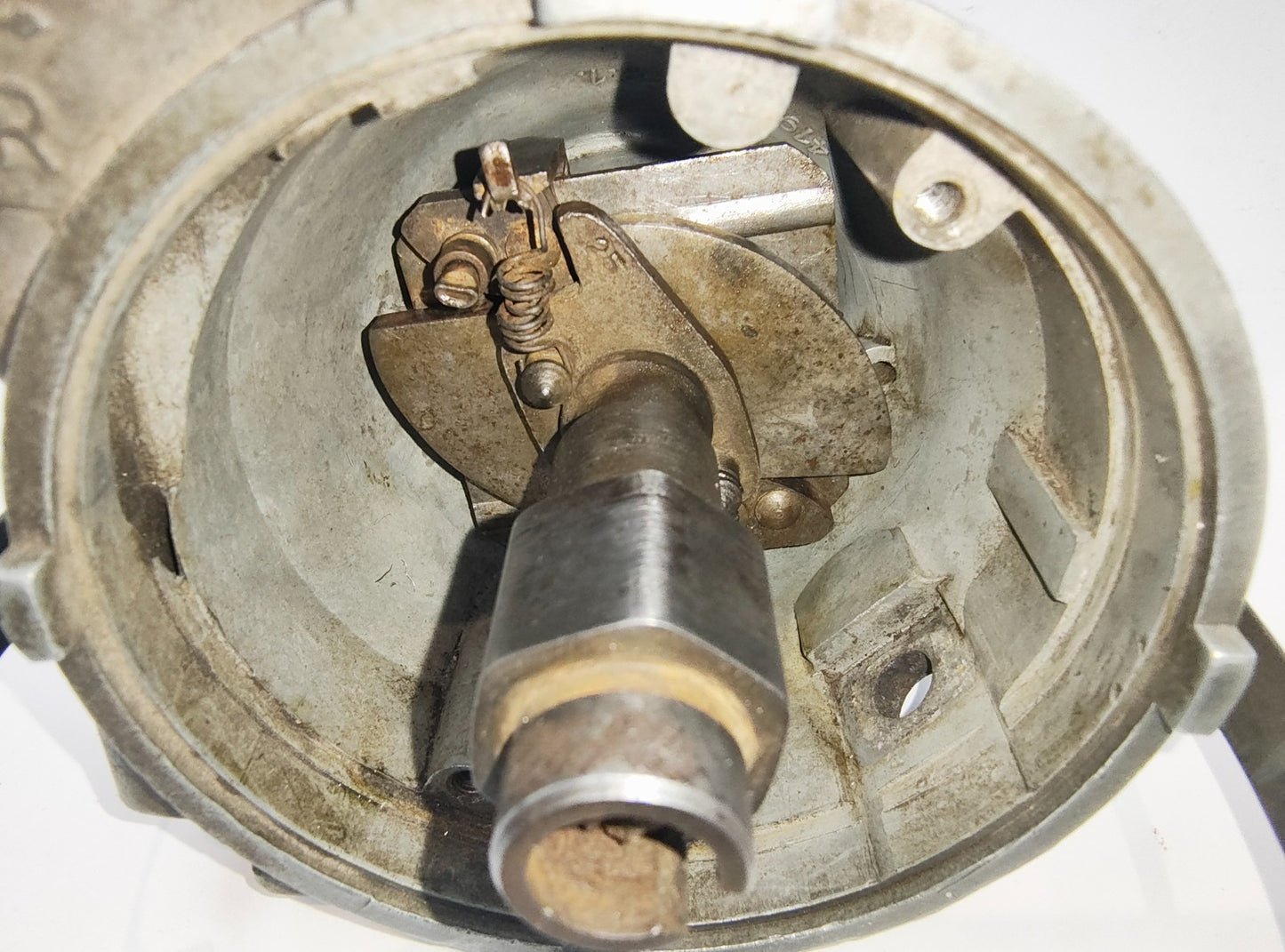 Lucas original Used Distributor DMBZ6A Part No. 40528A  incomplete dated 10 589