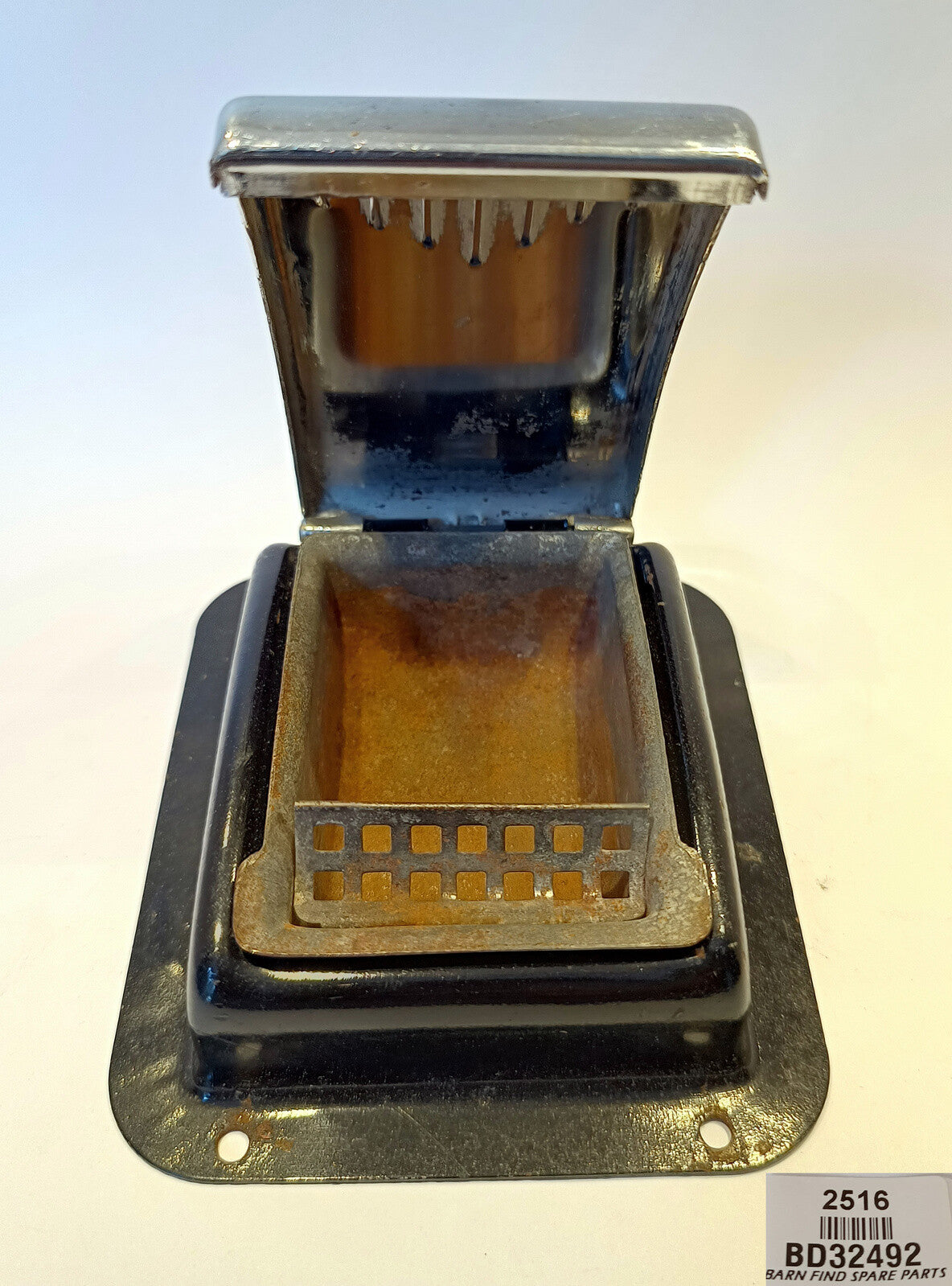 Original Used Jaguar and/or MG Ash Tray ashtray BD324925