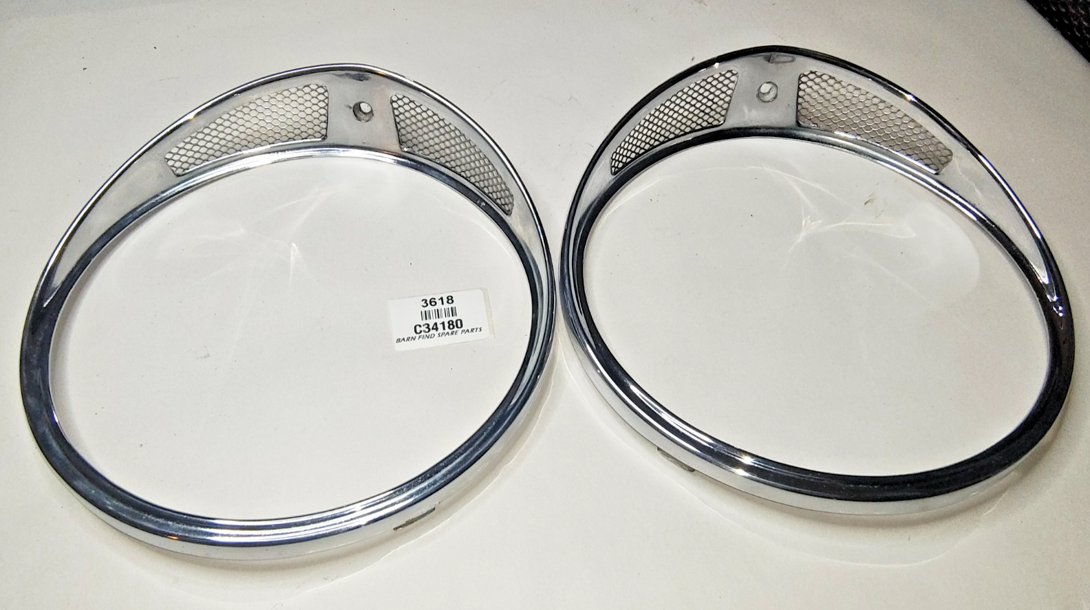 JAGUAR DAIMLER Original pair of METAL Chrome 7" meshed headlamp trim/rims C3418010