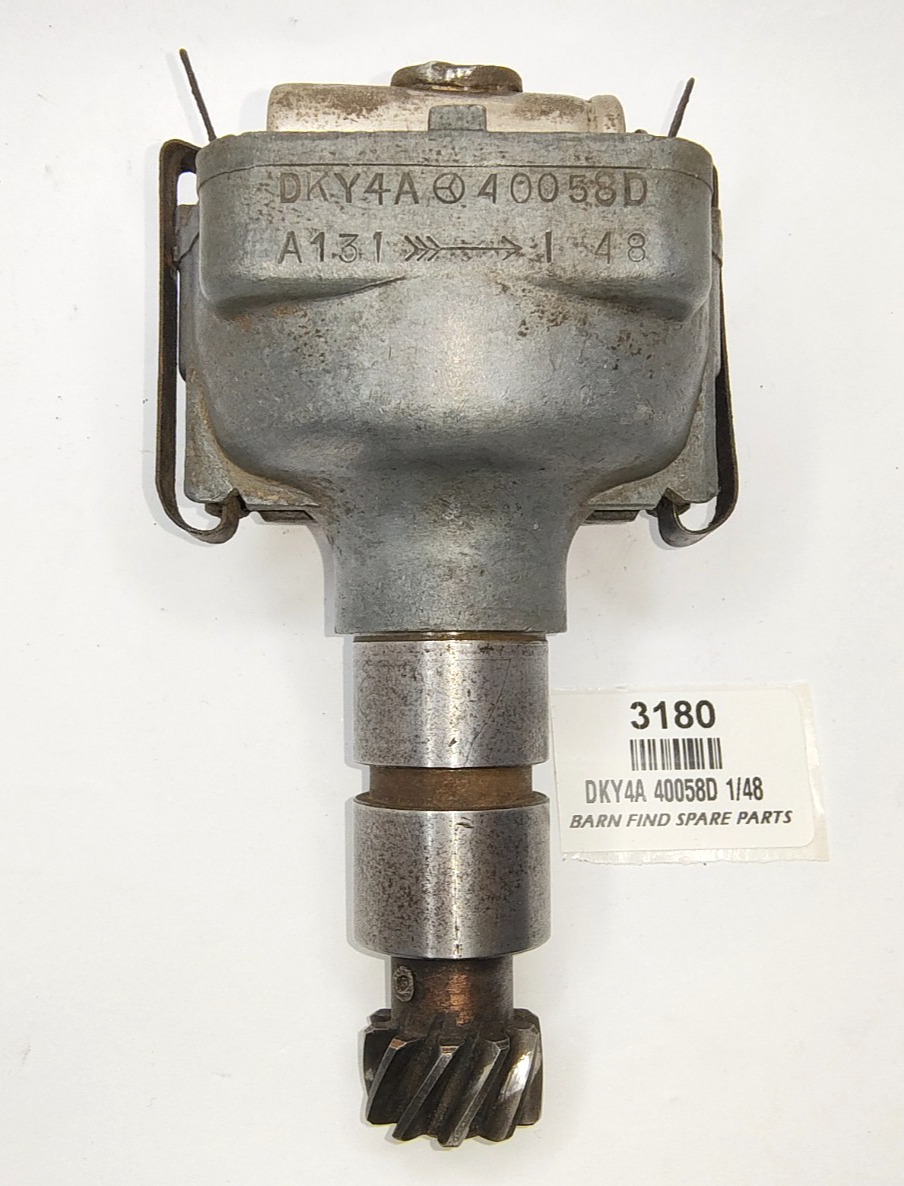 LUCAS USED DISTRIBUTOR DKY4A 40058D,  A131 Date stamped 1 48 (January 1948)0