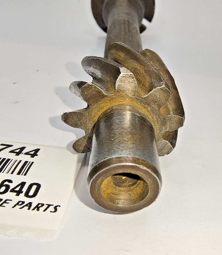 Distributor Good Used Spindle with centre slot 460-640 alt. Pn: 12G44995