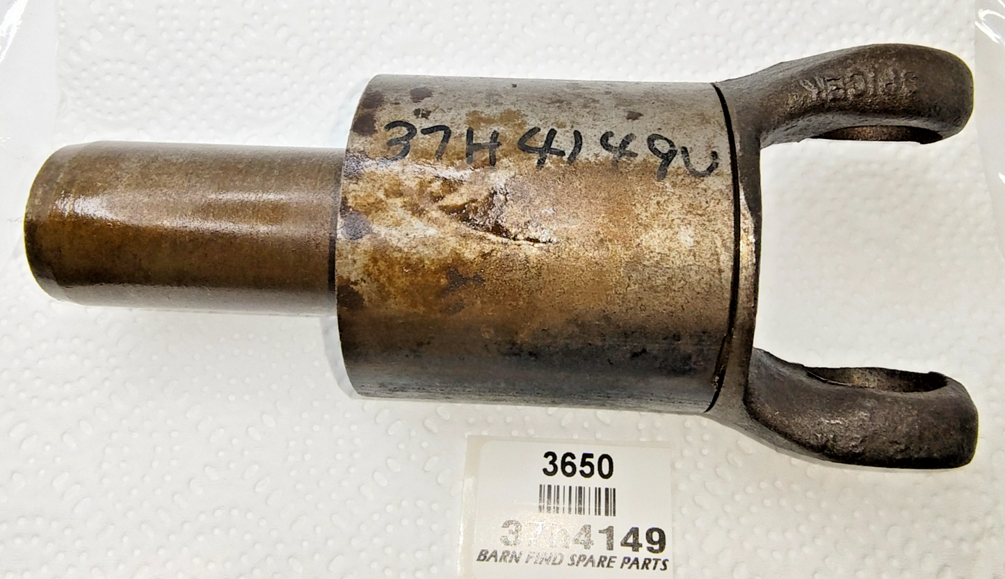 Front tail shaft slip Yoke Good Used Condition 37h4149 - 10 internal splines0