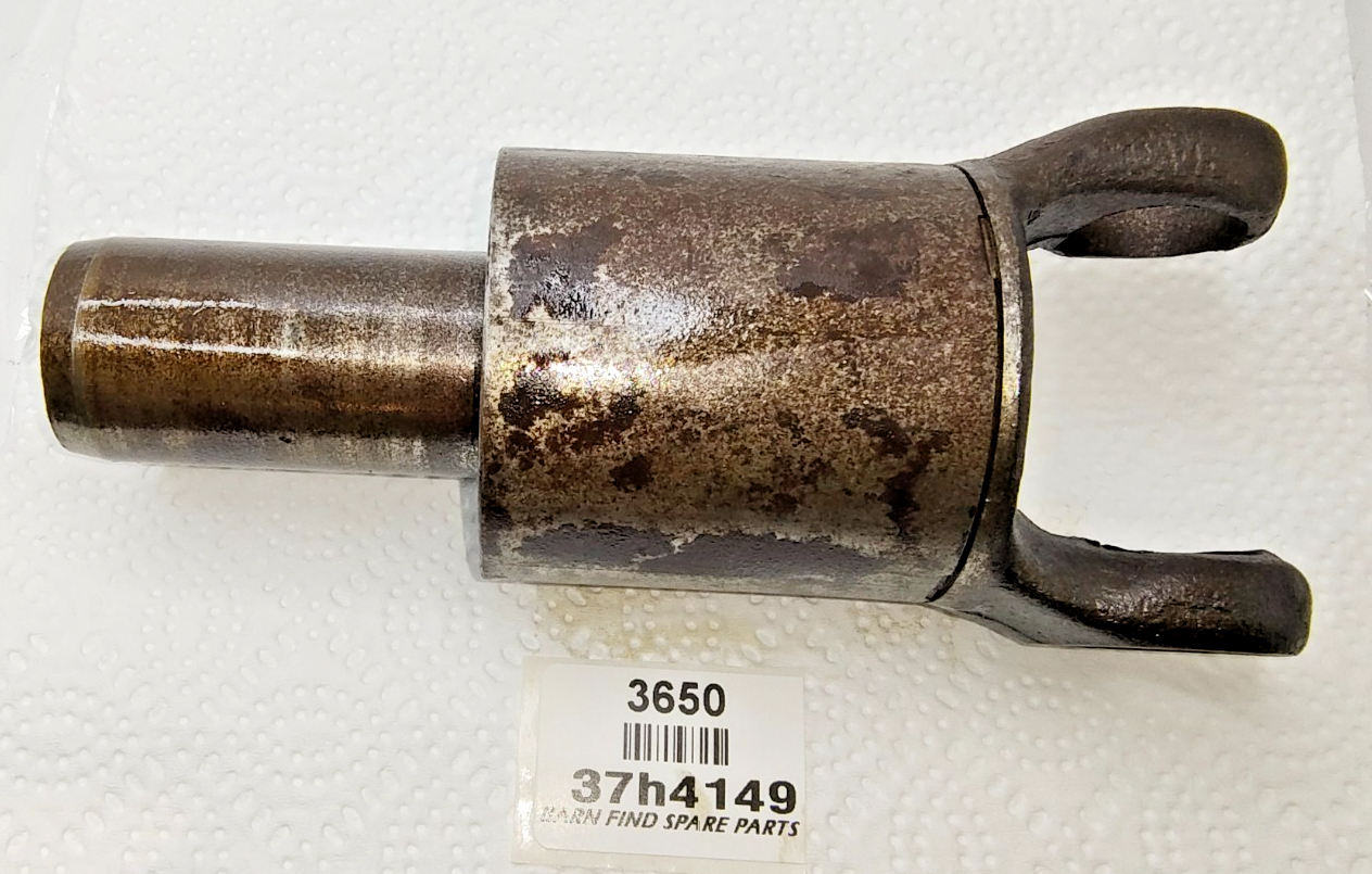 Front tail shaft slip Yoke Good Used Condition 37h4149 - 10 internal splines2