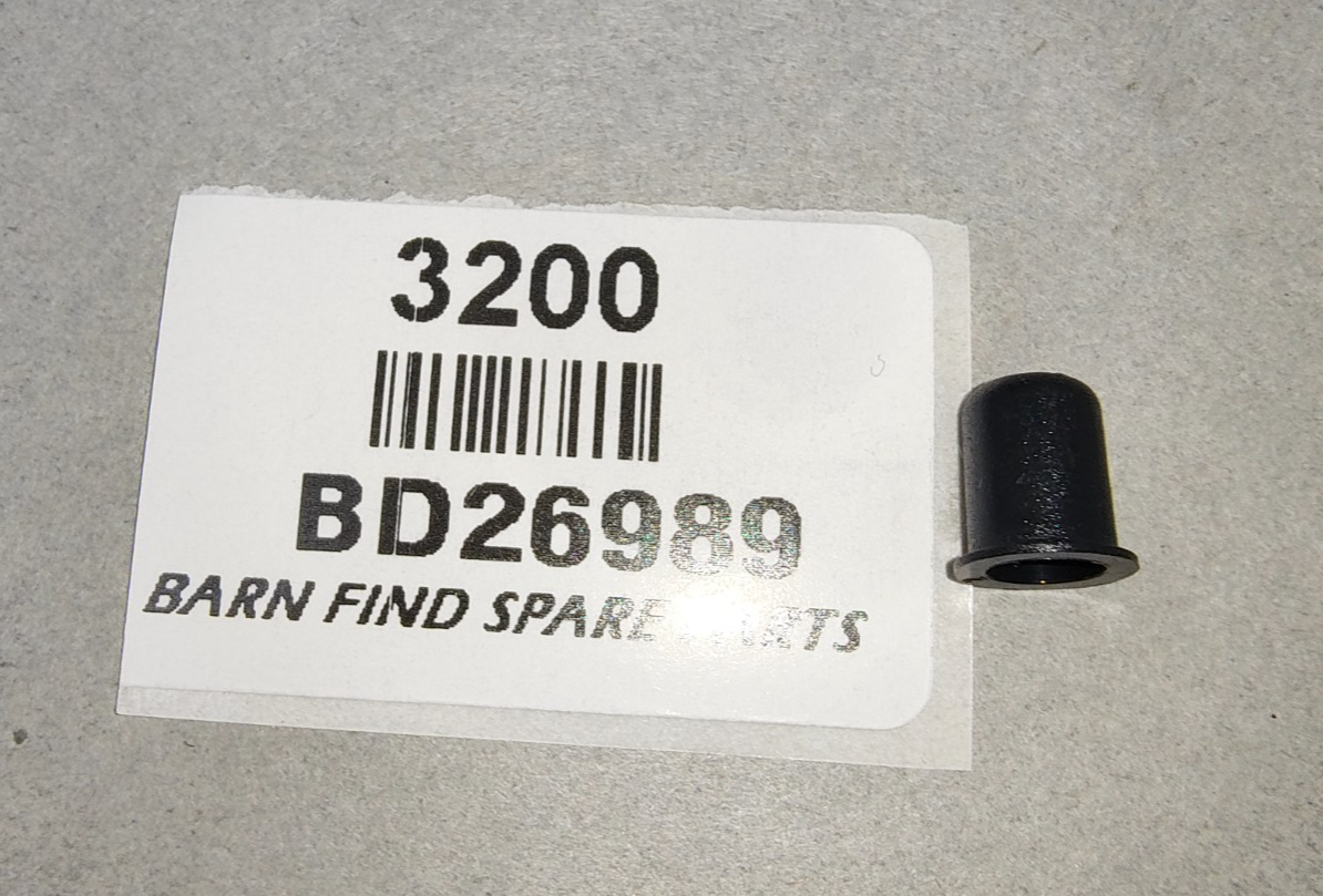 Friction bush for fixing badge motif Jaguar XJ6 lll clip only BD269891