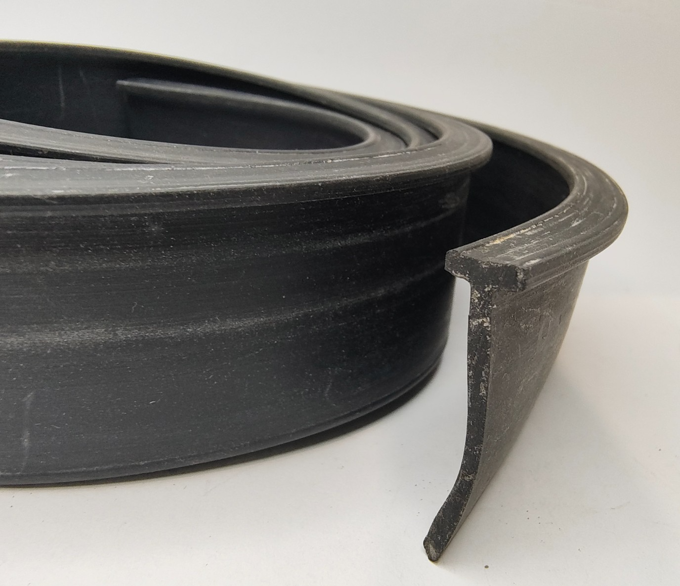 Scuttle Seal lower windscreen frame/body seal New 680-470 704-126 suits various3