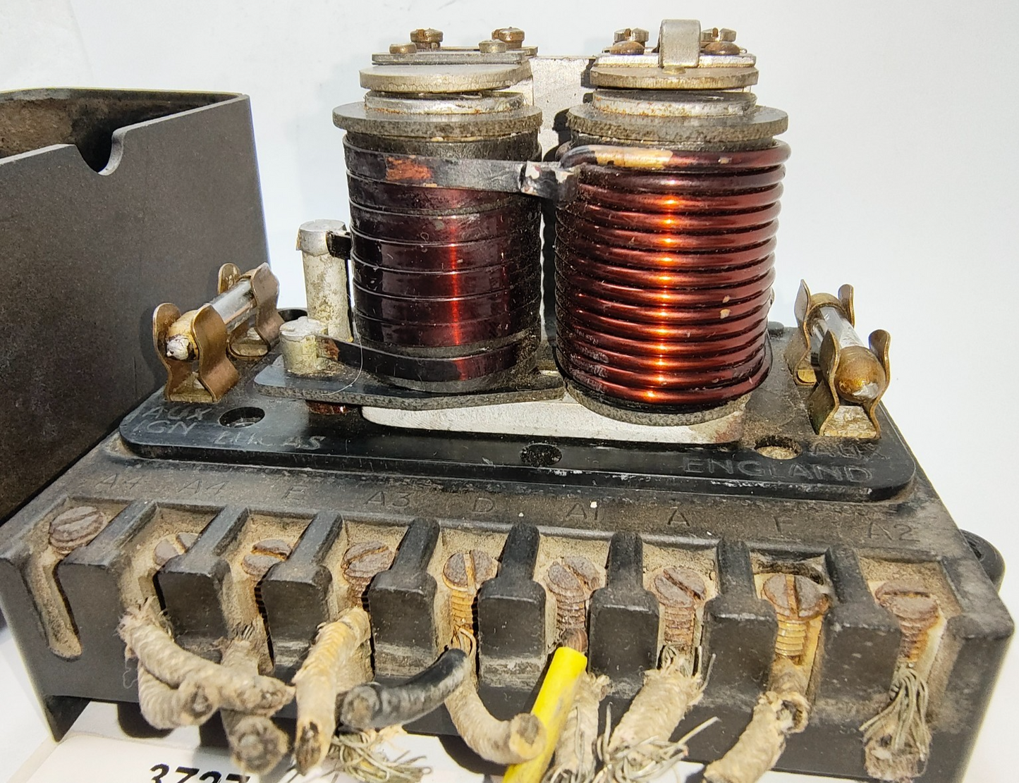 Lucas Original USED 12 Volt RF91 L4 334573 Regulator/Control Box, Bakelite Lid10
