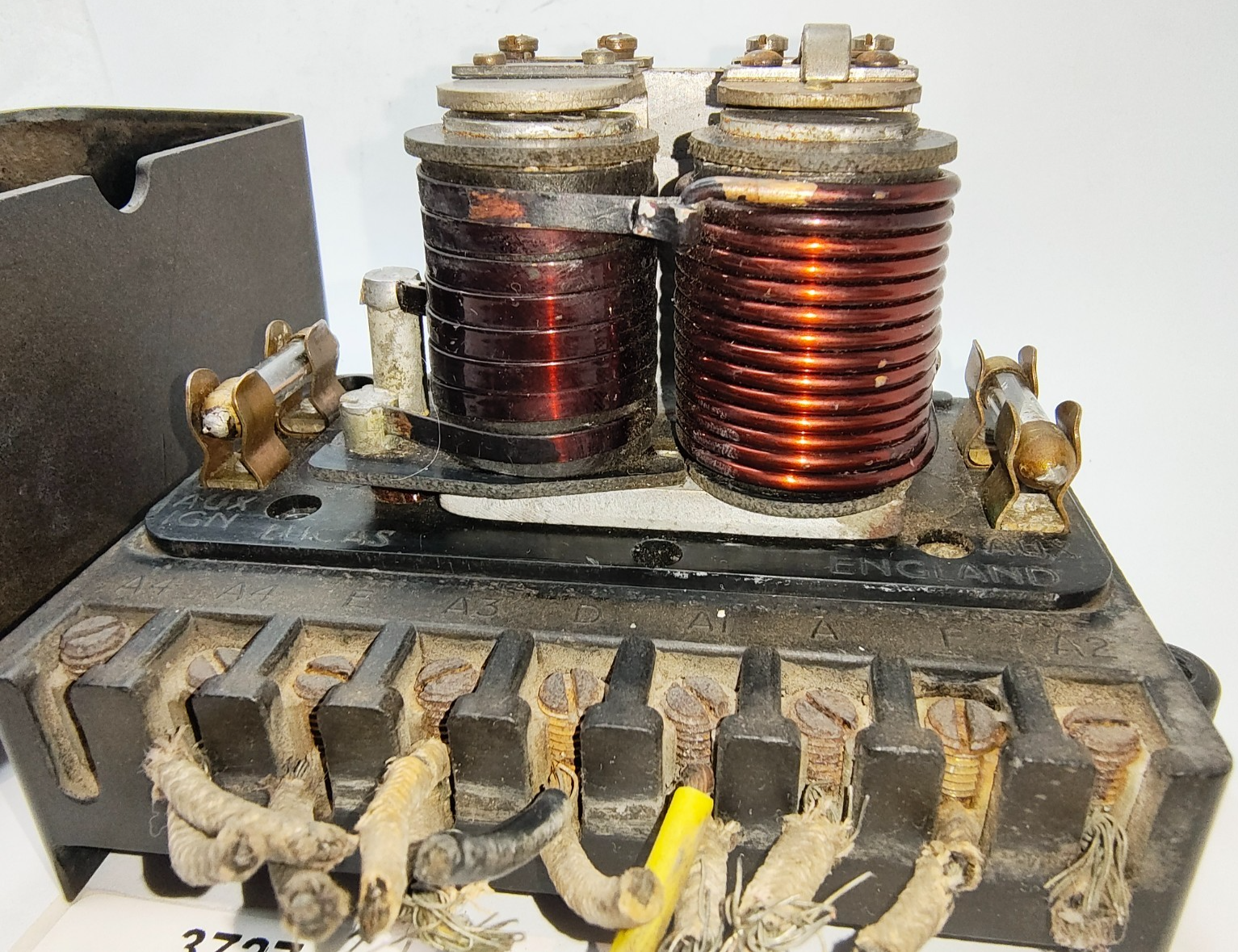Lucas Original USED 12 Volt RF91 L4 334573 Regulator/Control Box, Bakelite Lid10