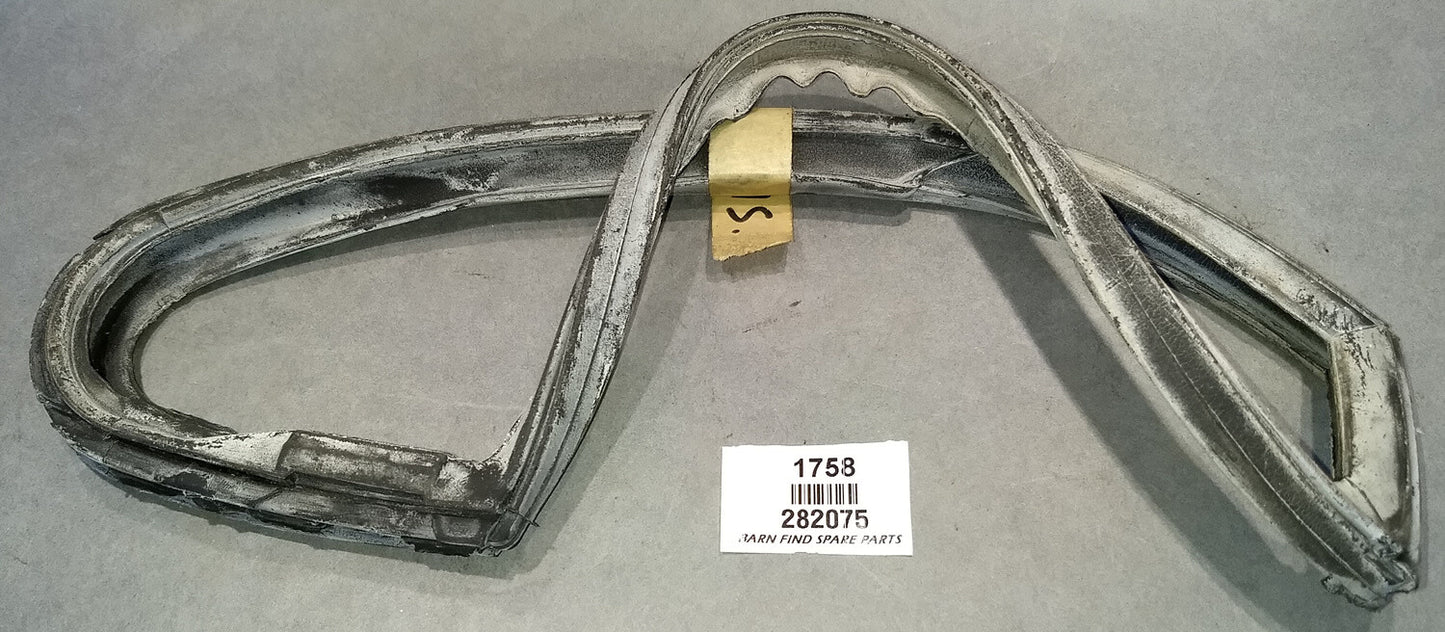 MG Quarter Vent RHS Window Seal 2820750