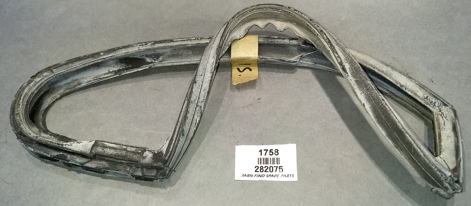MG Quarter Vent RHS Window Seal 2820750