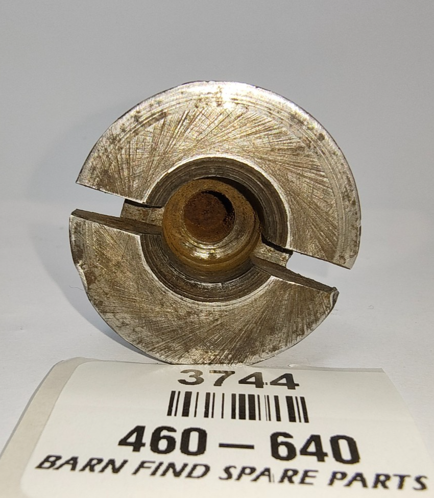 Distributor Good Used Spindle with centre slot 460-640 alt. Pn: 12G44997