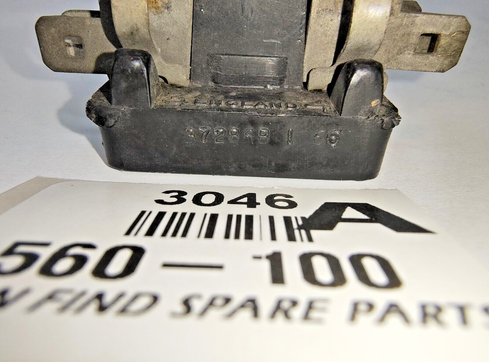 Original Bakelite Lucas Used MG fuse box 2 fuse 4FJ  560-100 Sold separately6