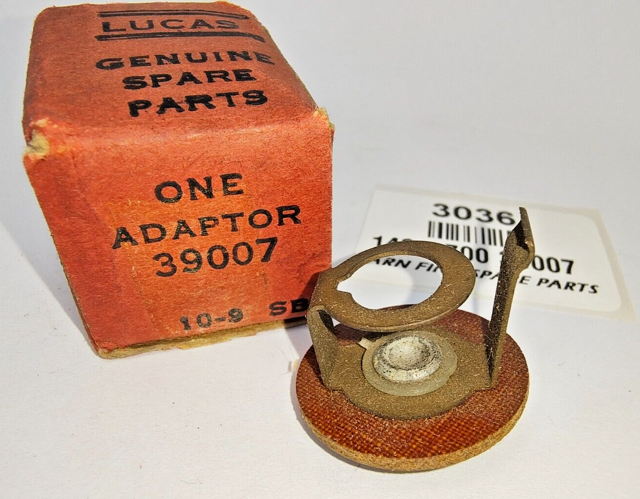 Original Lucas New Old Stock boxed single wire bulb holder adaptor 39007 142-7001