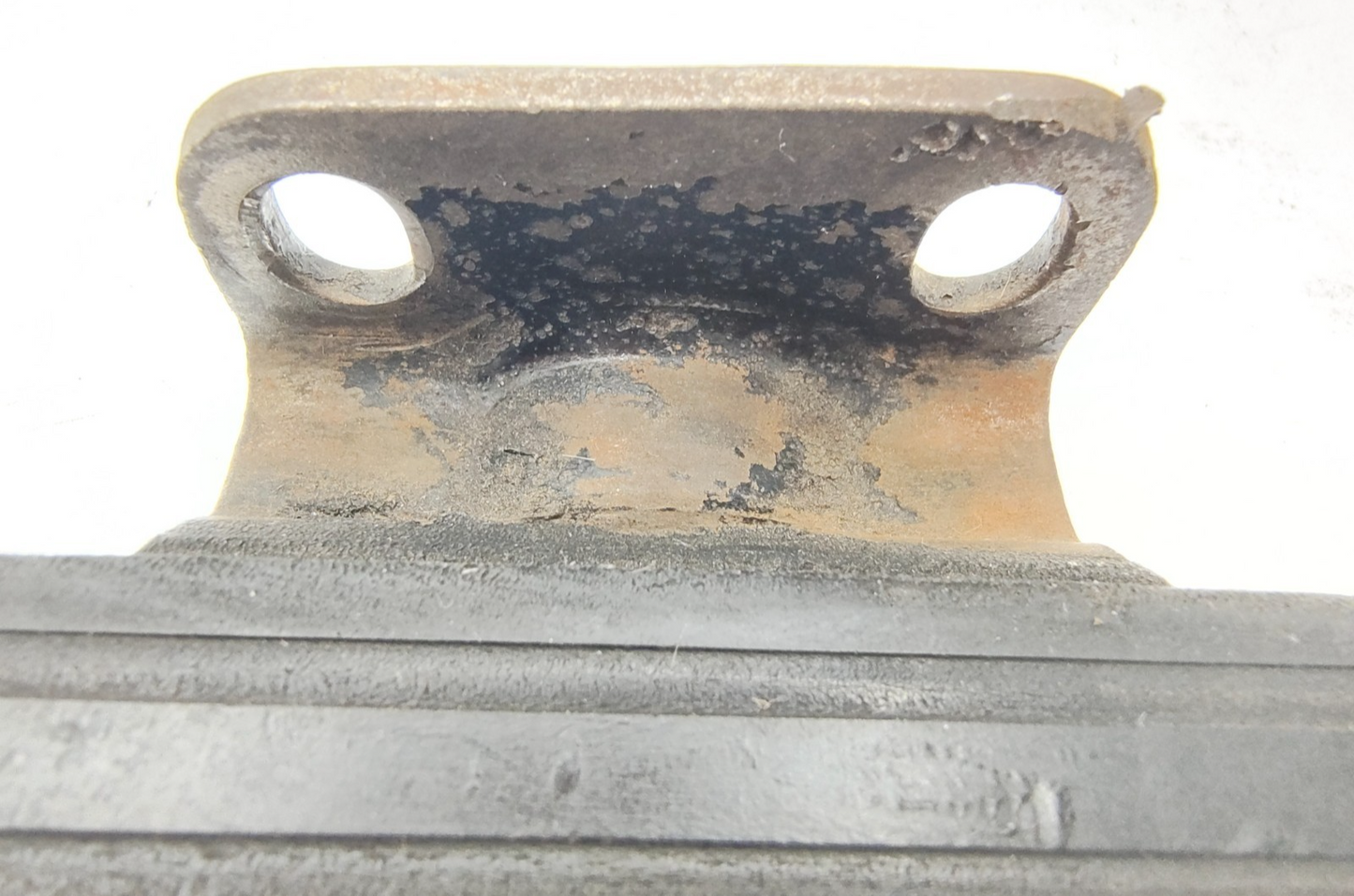 Original Jaguar timing chain damper  Used C136131 Suits Jaguar 3.4 & 3.8 Engines1