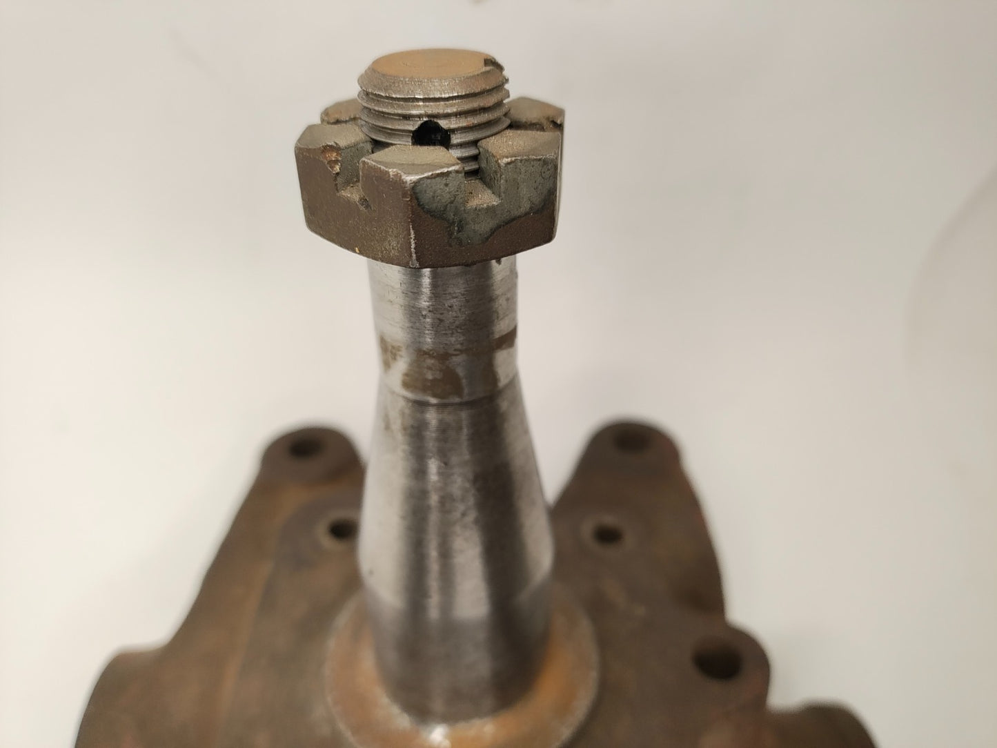 MG B Right Hand Stub / Hub King Pin BTB394 RH  Reconditioned Used1