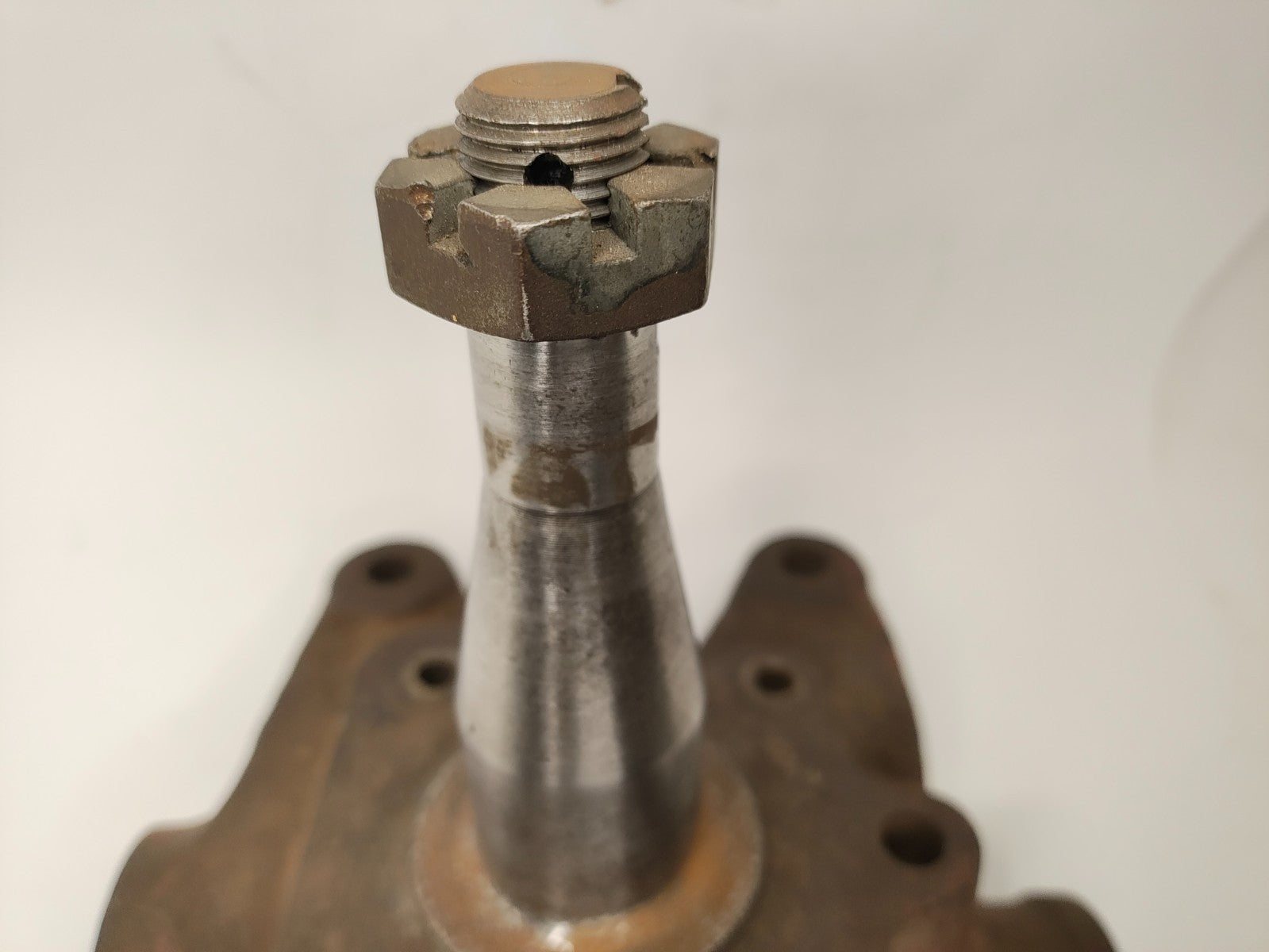 MG B Right Hand Stub / Hub King Pin BTB394 RH  Reconditioned Used1