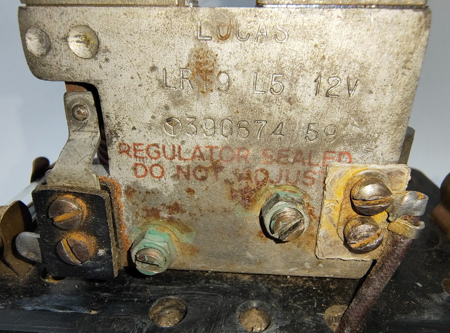 Lucas Original USED 12 Volt RF91 L4 334573 Regulator/Control Box, Bakelite Lid13