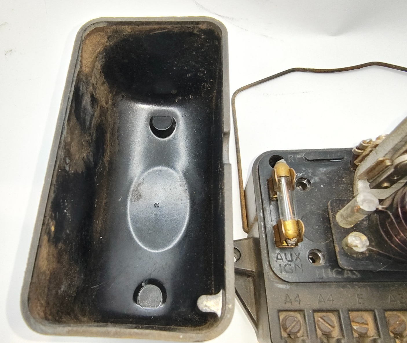 Lucas Original USED 12 Volt RF91 L4 334573 Regulator/Control Box, Bakelite Lid9