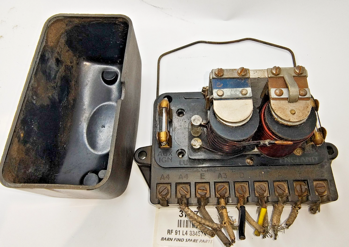 Lucas Original USED 12 Volt RF91 L4 334573 Regulator/Control Box, Bakelite Lid8