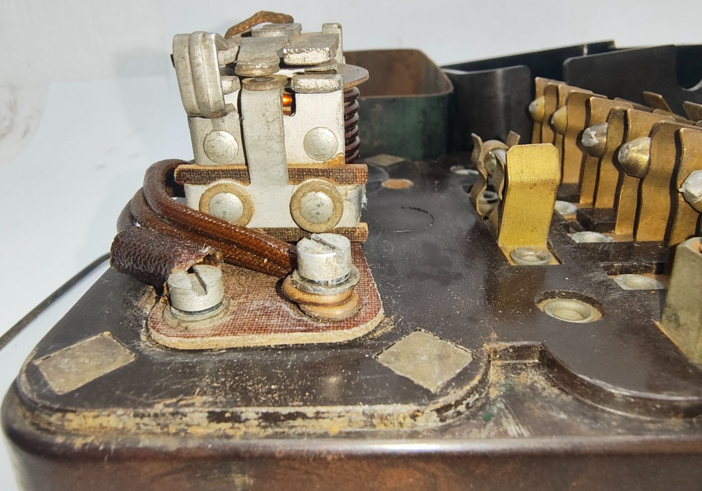 Original vintage Used LUCAS regulator cutout & fuse box 336112 CJR L20 6 Volt LR12
